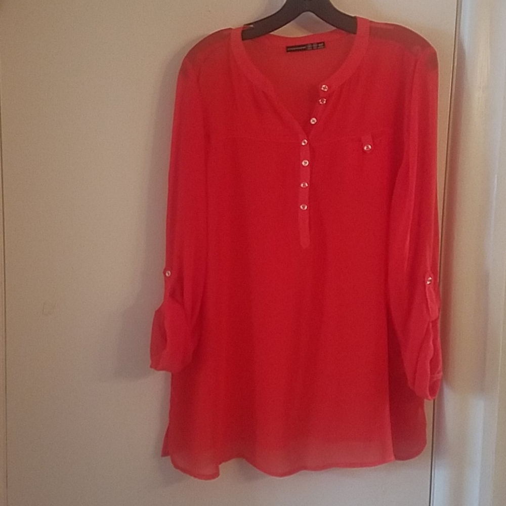 ATMOSPHERE Red Top, 100% polyester.